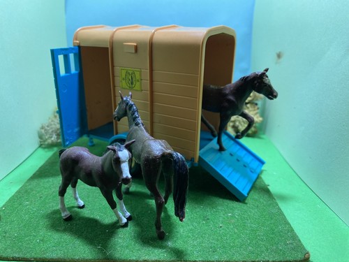 Britains 9547 horse box - horse,