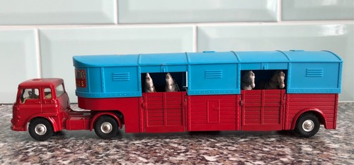 Corgi major chipperfield - corgi,